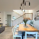 Modern Grgo With Pool And Jacuzzi In וילה *