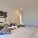 Modern Grgo With Pool And Jacuzzi In