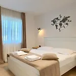 Вилла Modern Grgo With Pool And Jacuzzi In *