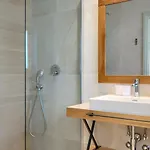 Modern Grgo With Pool And Jacuzzi In * Tinjan