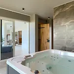 Modern Grgo With Pool And Jacuzzi In * Tinjan