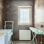 Modern Grgo With Pool And Jacuzzi In *