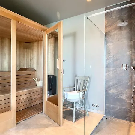 Modern Grgo With Pool And Jacuzzi In Villa