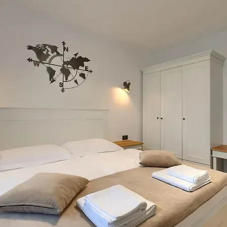 Modern Grgo With Pool And Jacuzzi In * Tinjan