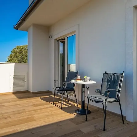 Modern Grgo With Pool And Jacuzzi In Tinjan