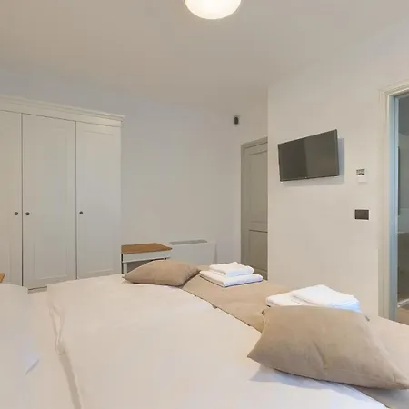 Modern Grgo With Pool And Jacuzzi In Villa