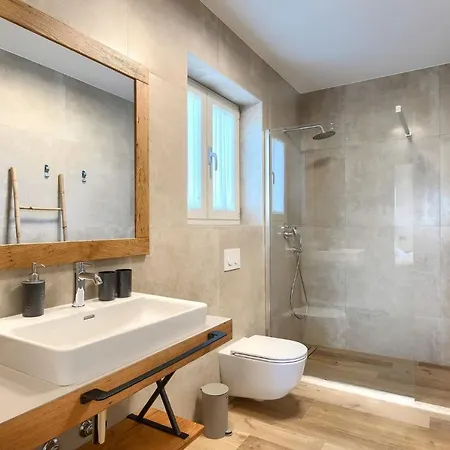 Villa Modern Grgo With Pool And Jacuzzi In