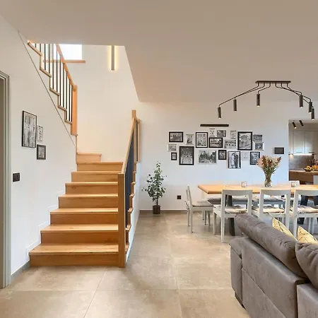 Modern Grgo With Pool And Jacuzzi In Tinjan