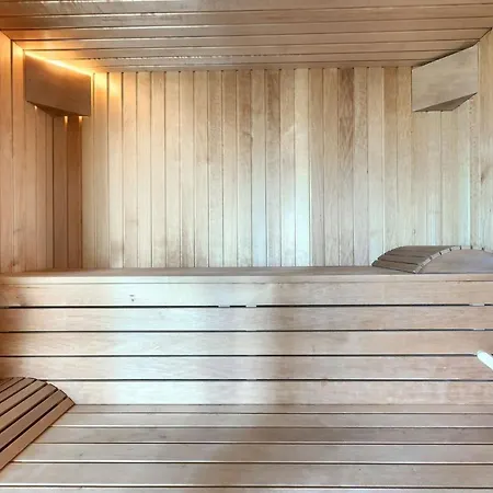 Modern Grgo With Pool And Jacuzzi In