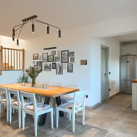 Modern Grgo With Pool And Jacuzzi In Villa Tinjan