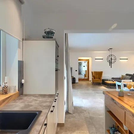Villa Modern Grgo With Pool And Jacuzzi In