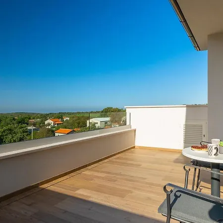 Villa Modern Grgo With Pool And Jacuzzi In
