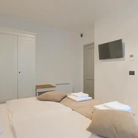 Modern Grgo With Pool And Jacuzzi In * Tinjan
