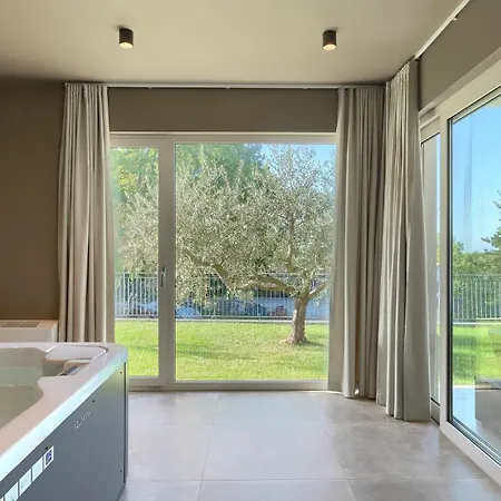 Modern Grgo With Pool And Jacuzzi In