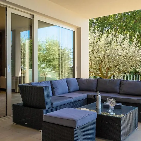 Modern Grgo With Pool And Jacuzzi In Villa *